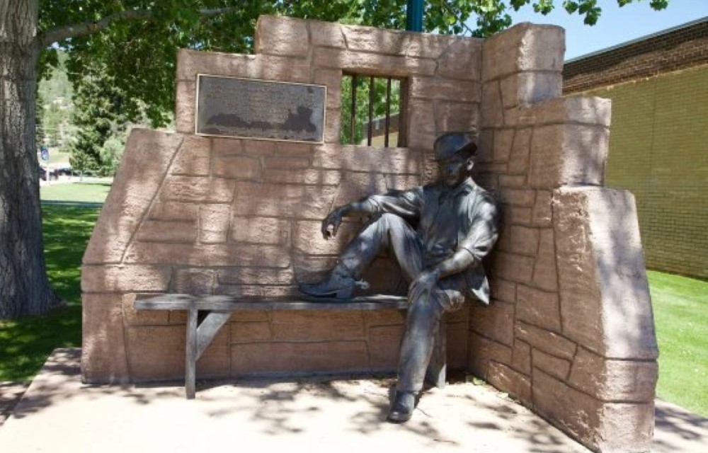 Serena Inn & Suites - Sundance at Sundance Kid Statue